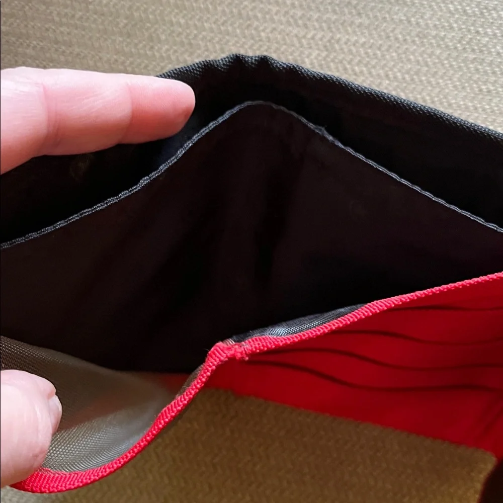 Wenger men vegan leather RED black tri fold travel passport wallet credit card